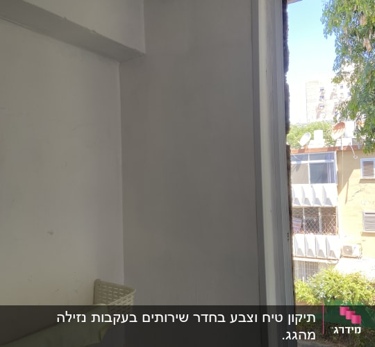 קיר פנימי שעבר תיקוני צבע וטיח לצד חלון